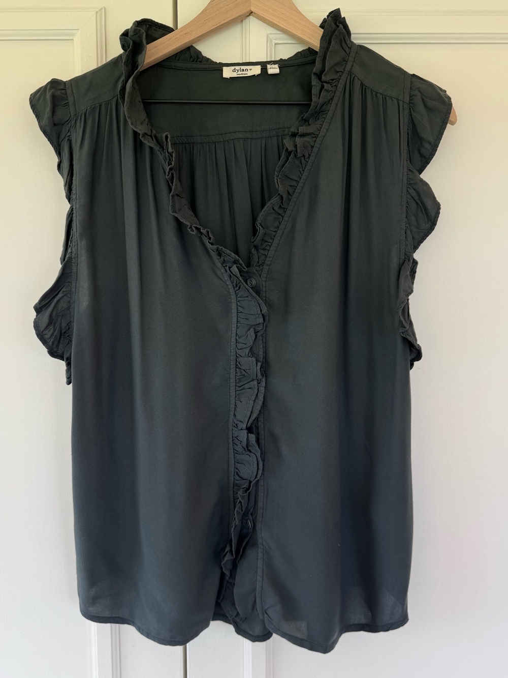 dylan sleeveless ruffle button top in charcoal gray, size M